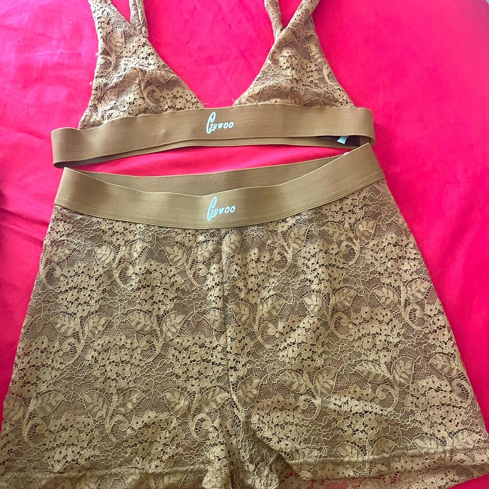 Gsuwoo 2 piece brown lace set. Size S and fits true to size.